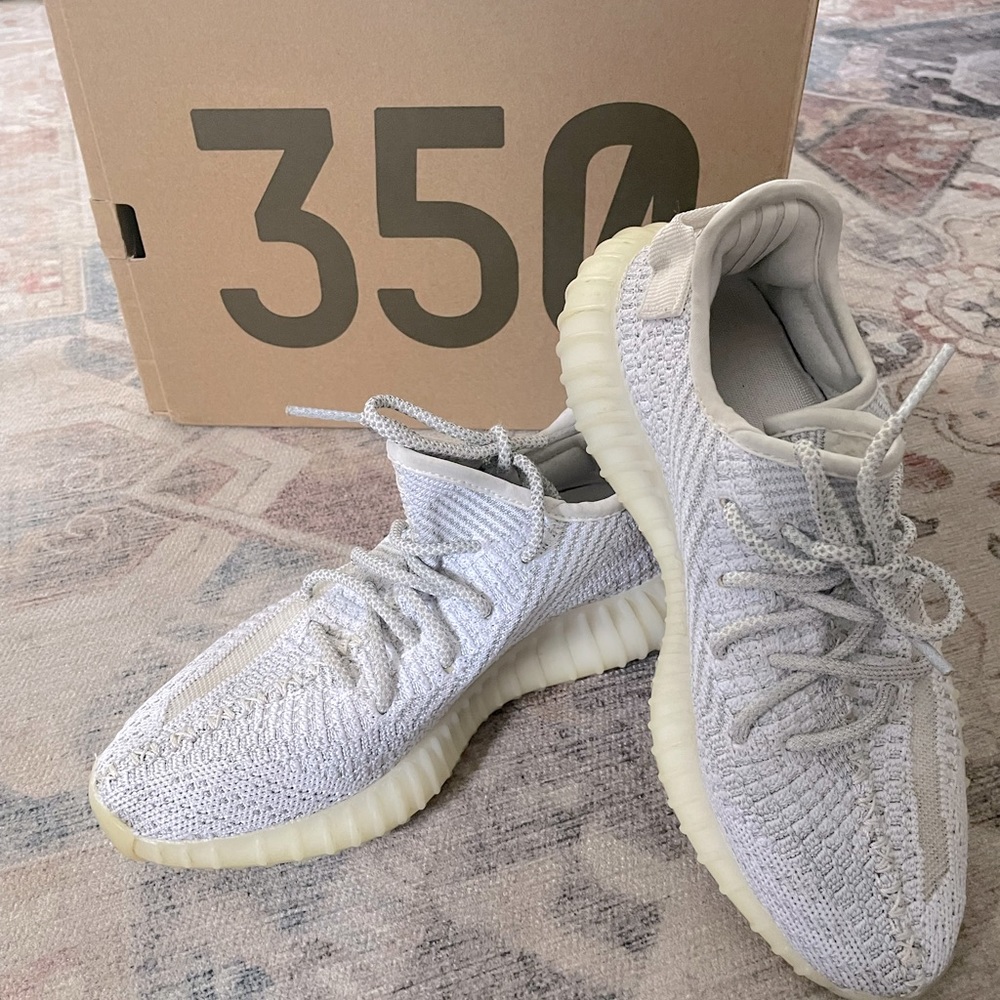 Adidas Yeezy Boost 350 V2 US Men’s Size 6.5 Fits Women 8.5. lightly worn.